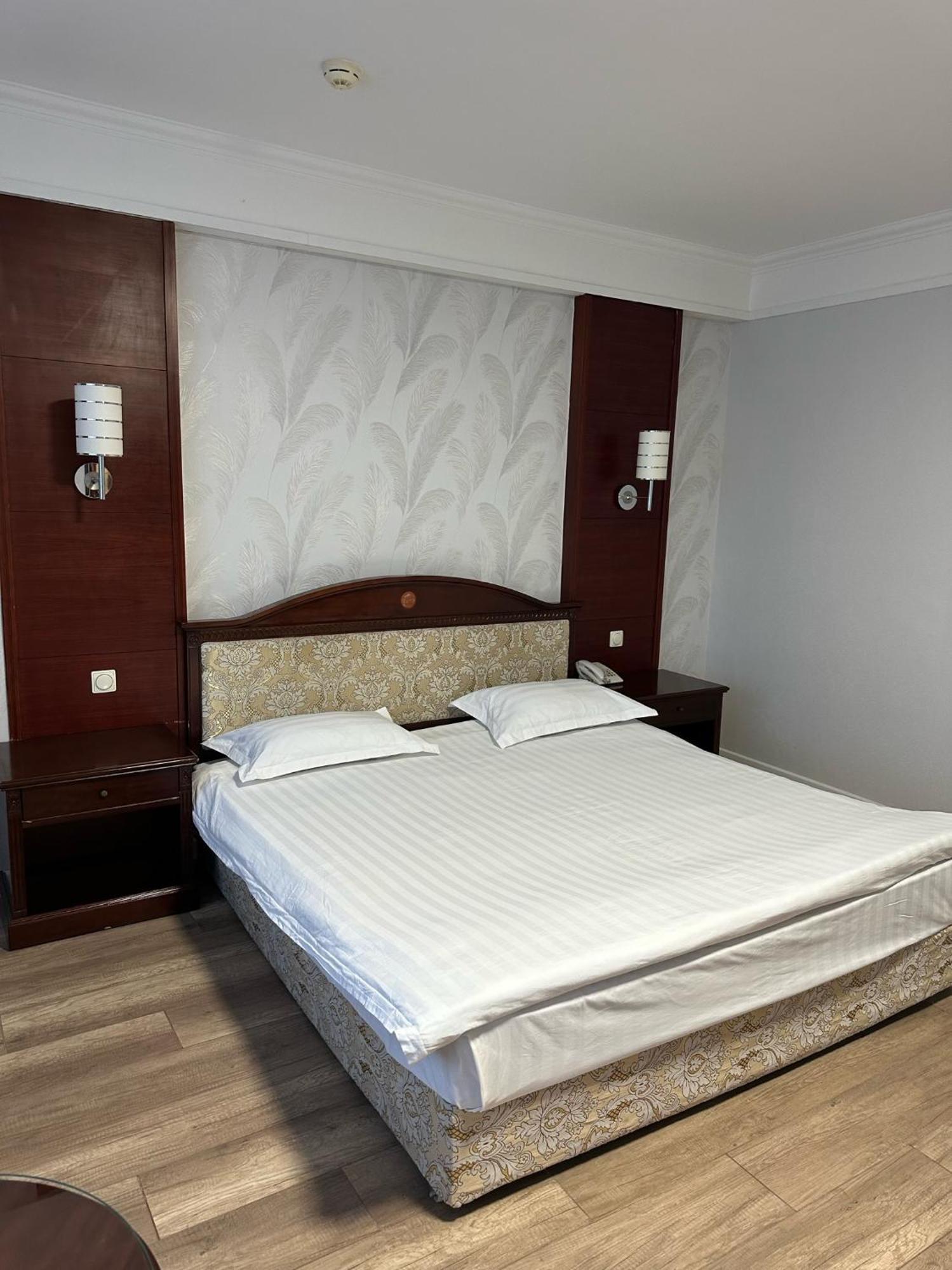 G Empire Hotell Astana Exteriör bild
