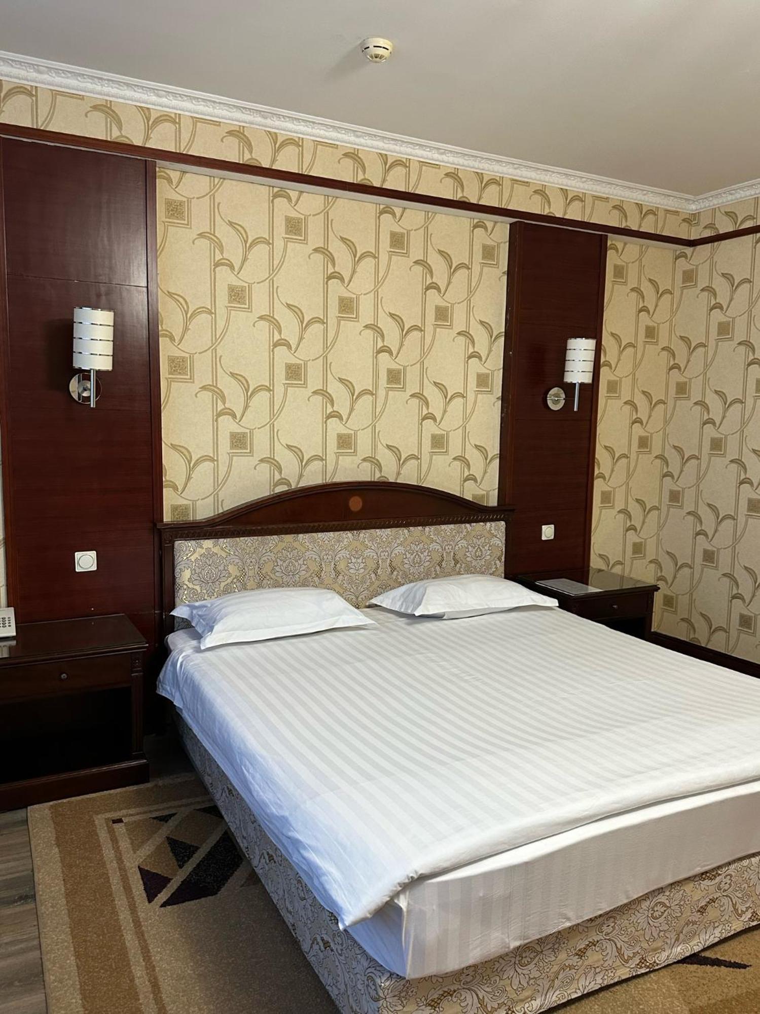 G Empire Hotell Astana Exteriör bild