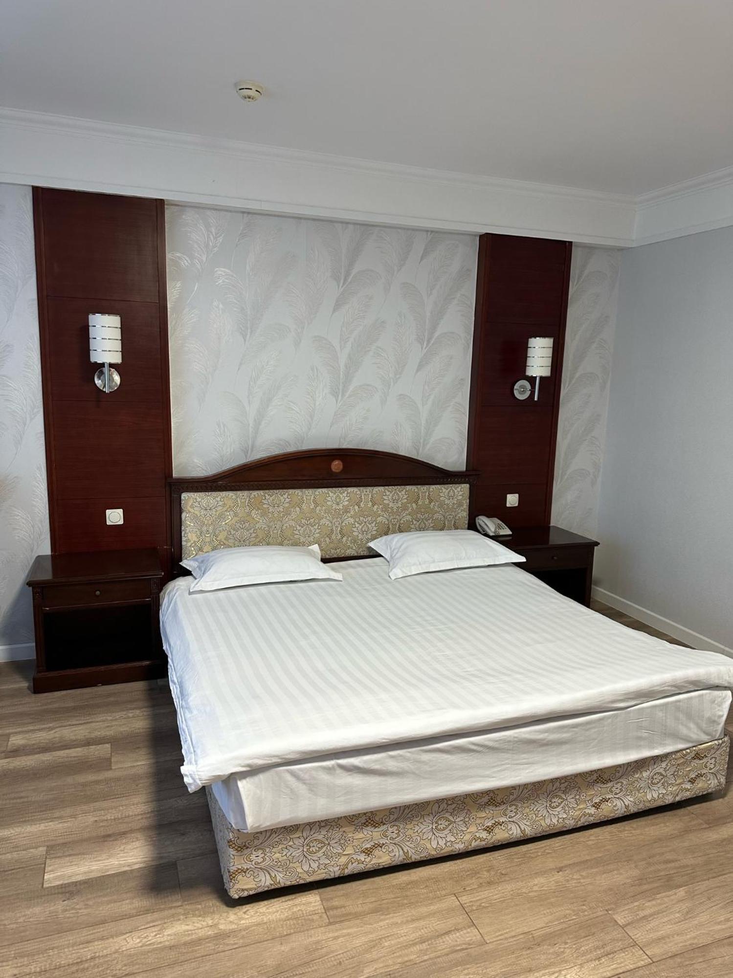 G Empire Hotell Astana Exteriör bild