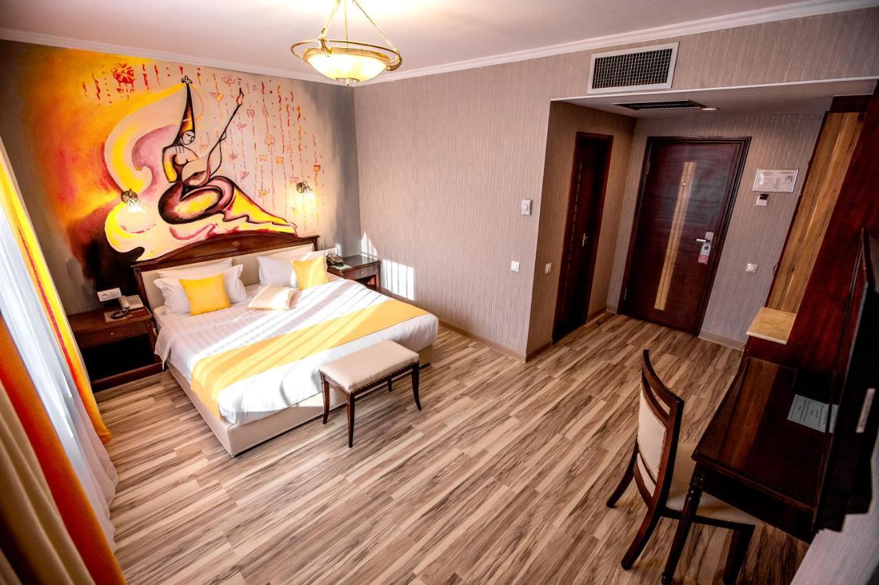 G Empire Hotell Astana Exteriör bild